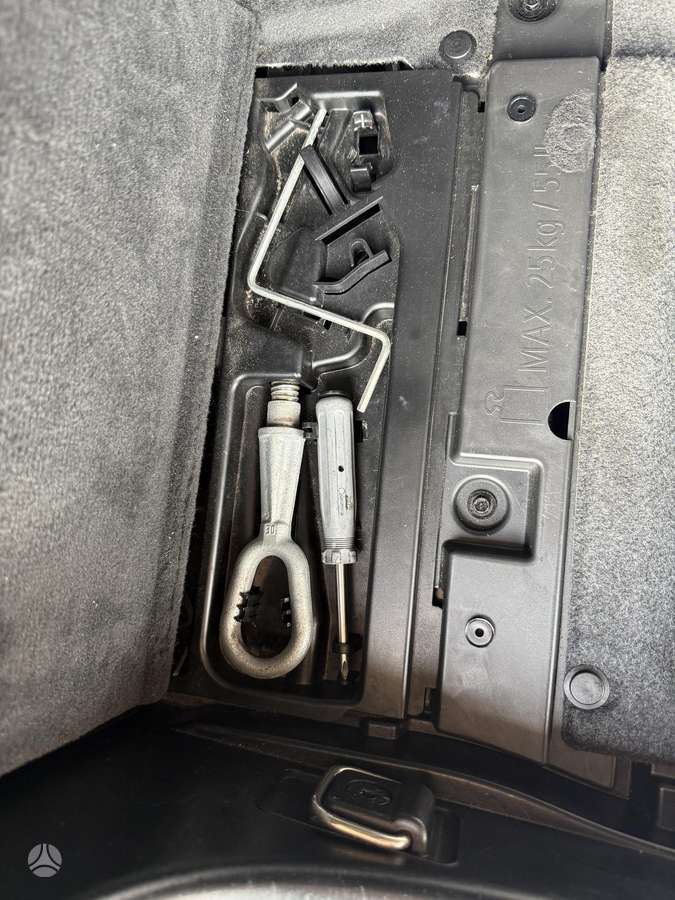 BMW 320 2010 — photo 15