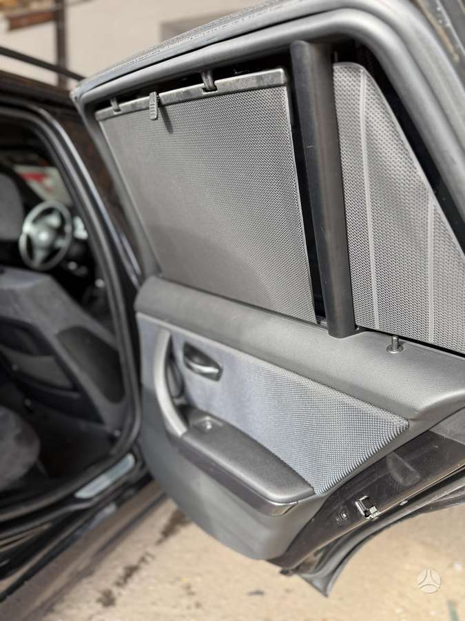 BMW 320 2010 — photo 16