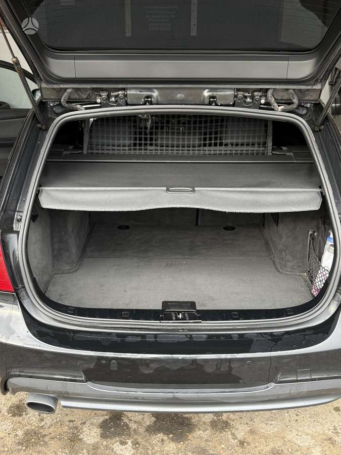 BMW 320 2010 — photo 17