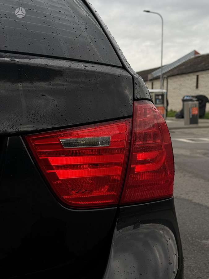 BMW 320 2010 — photo 7