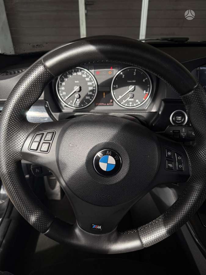 BMW 320 2010 — photo 8