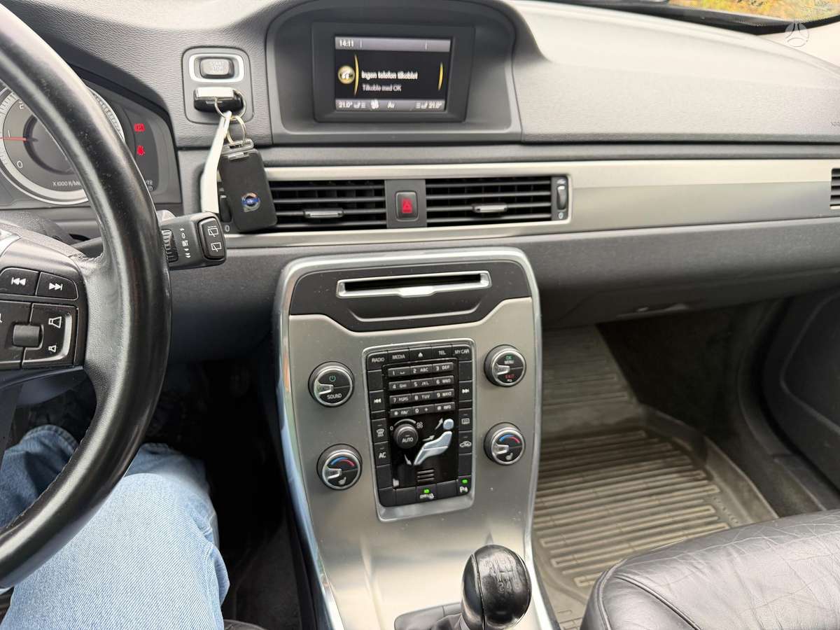 Volvo V70 2011 — photo 10