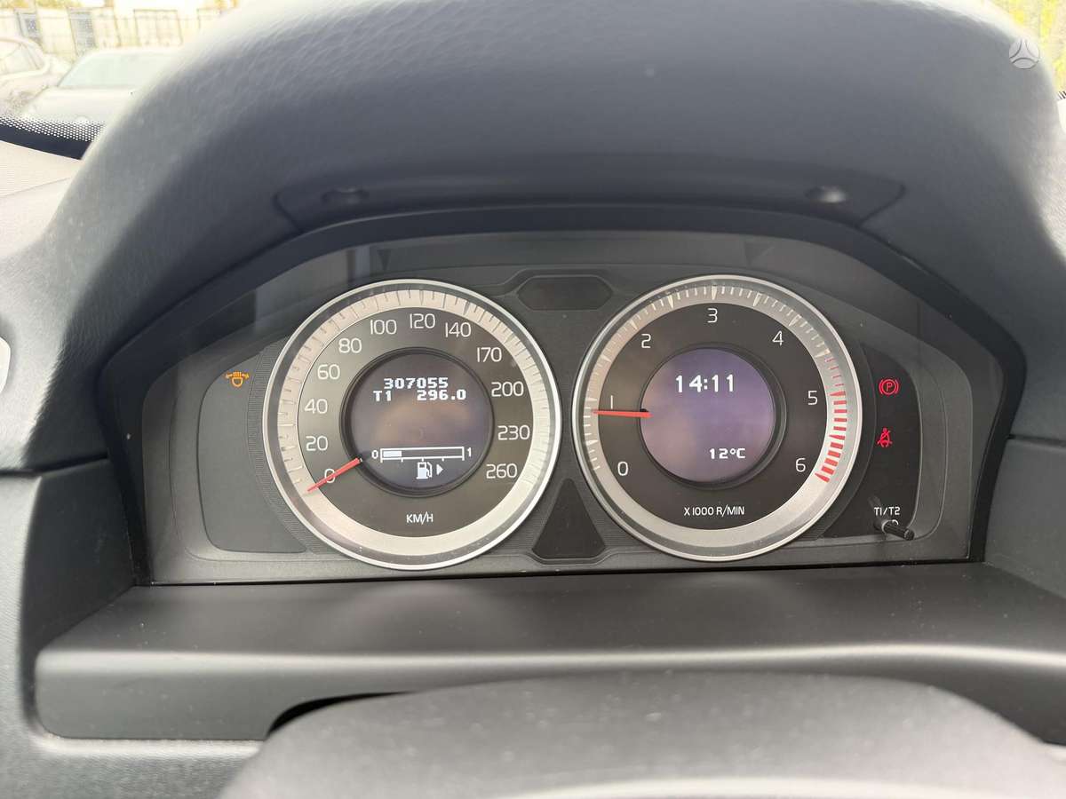 Volvo V70 2011 — photo 11