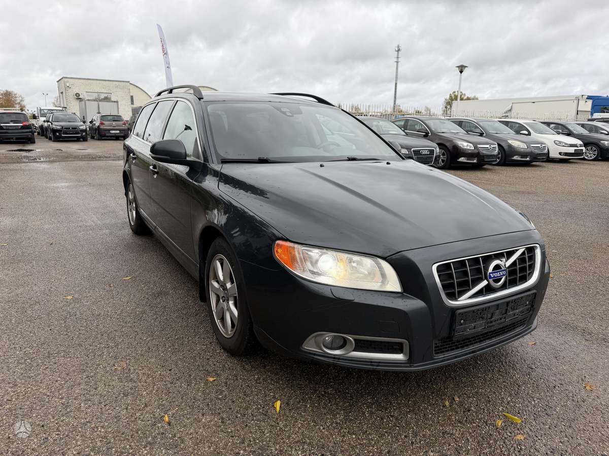 Volvo V70 2011 — interior