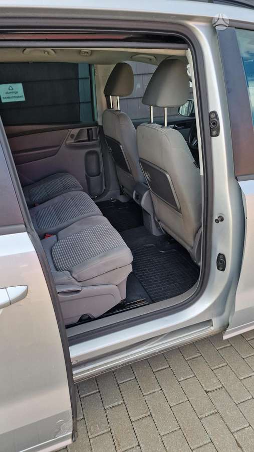 Seat Alhambra 2011 — photo 6