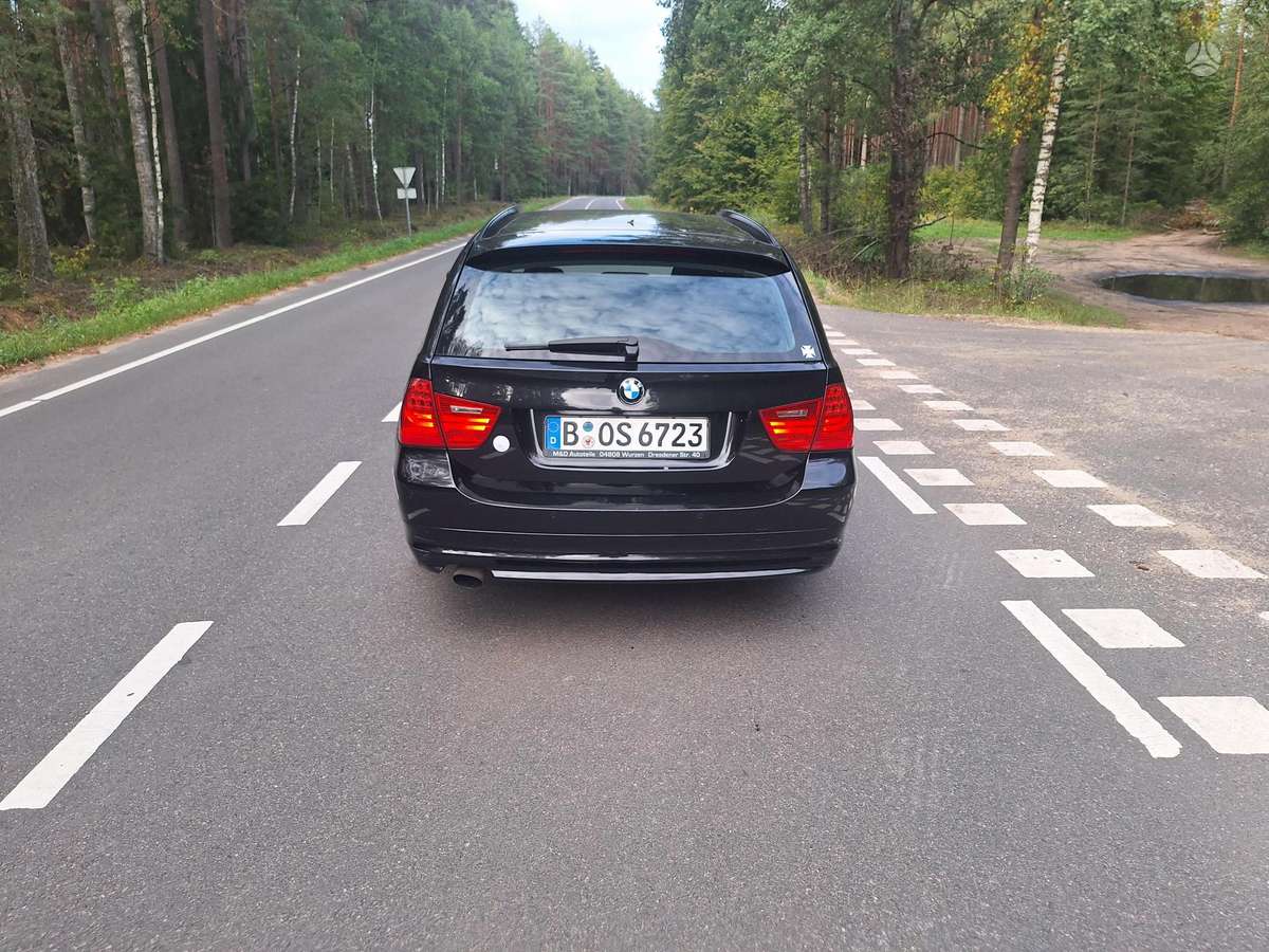 BMW 320 2010 — engine 2000 cm³, 143 HP (105kW)