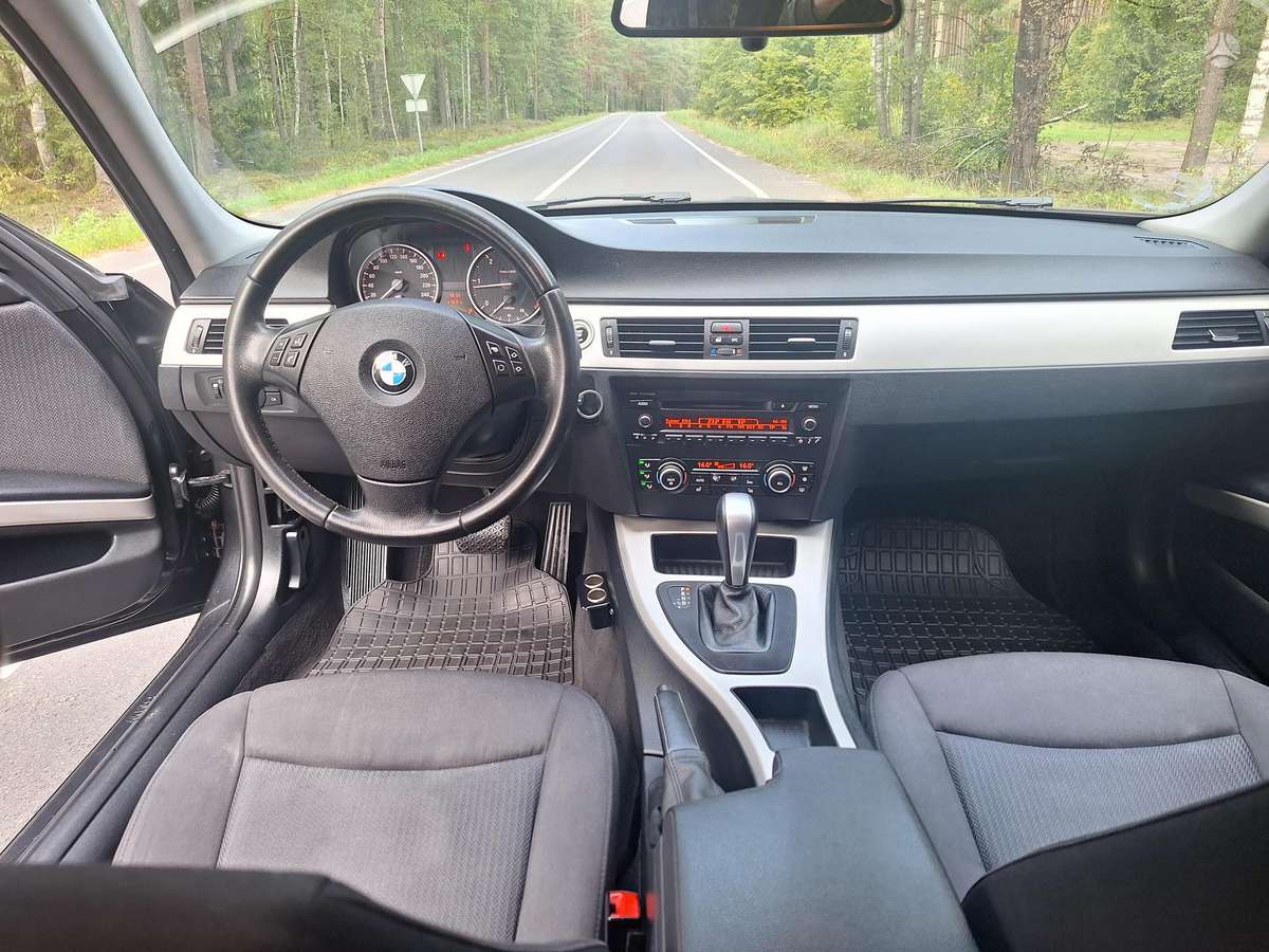 BMW 320 2010 — photo 5