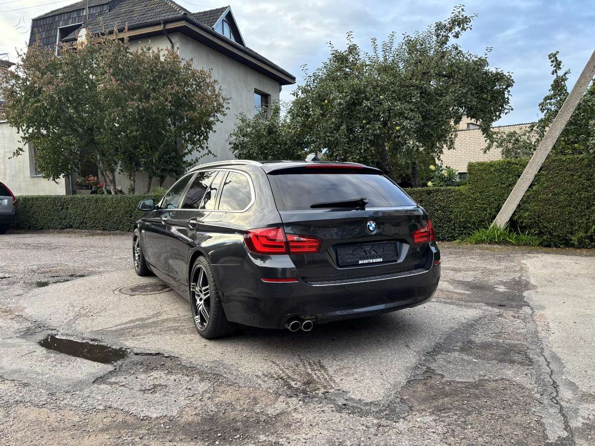 BMW 530 2012 — rear view