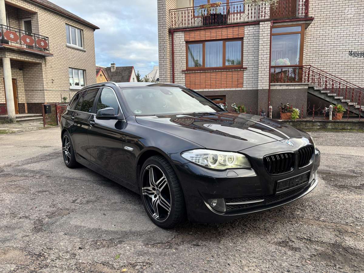 BMW 530 2012 — engine 2993 cm³, 258 HP (190kW)