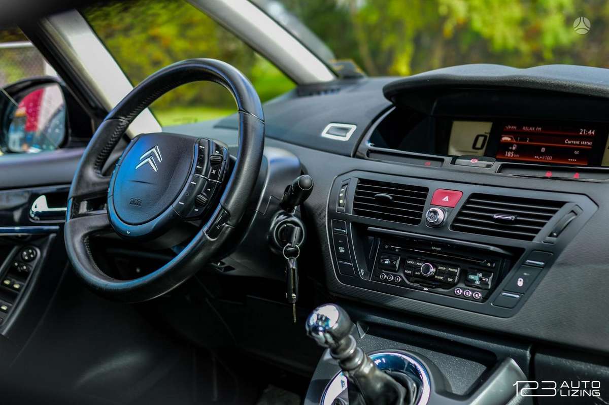 Citroen C4 2010 — photo 11