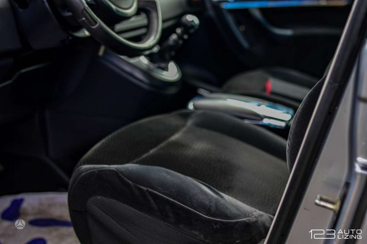 Citroen C4 2010 — photo 16