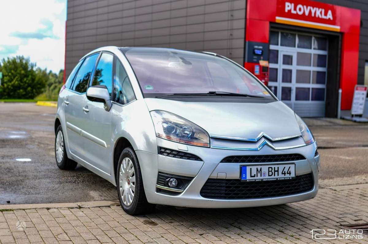 Citroen C4 2010 — interior