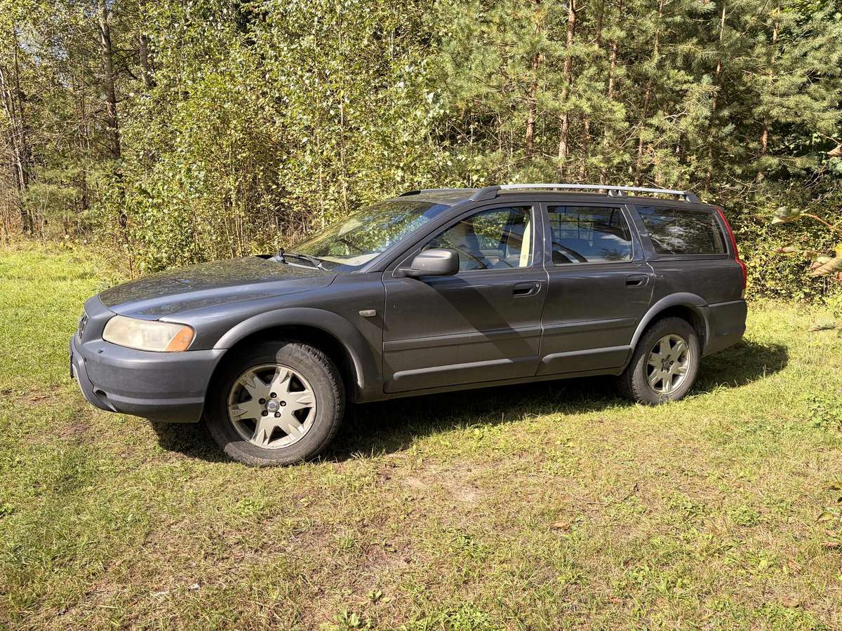 Volvo XC70 2004 — rear view