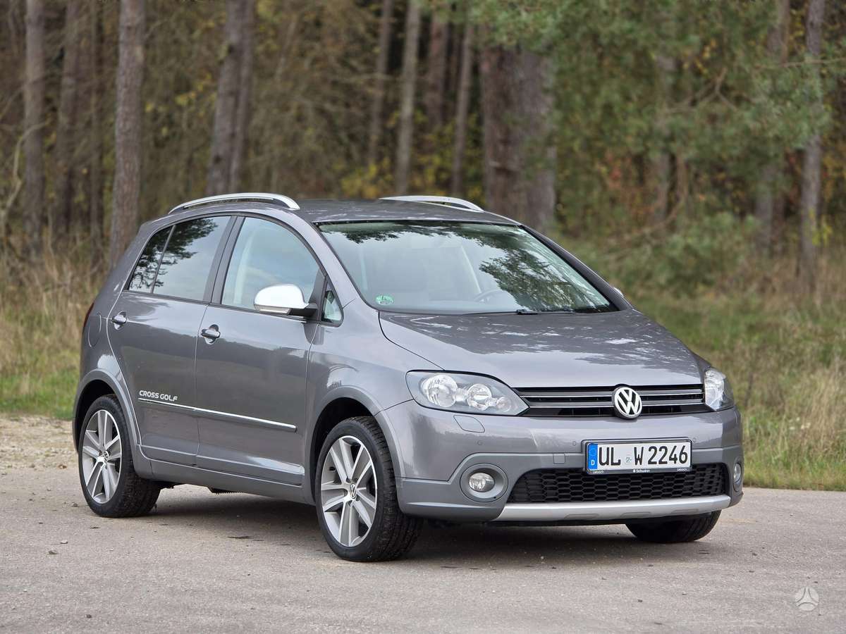 Volkswagen Golf 2011 — interior