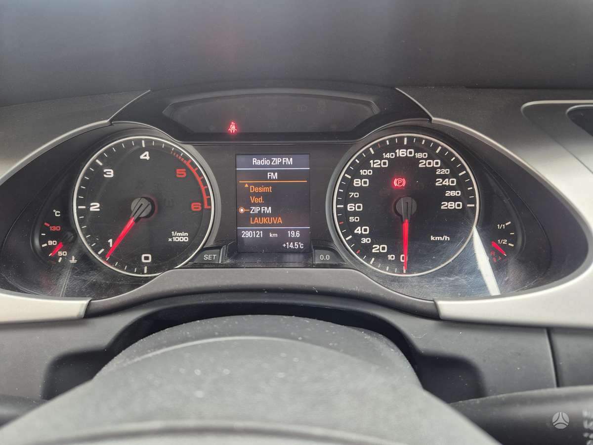 Audi A4 2010 — photo 10