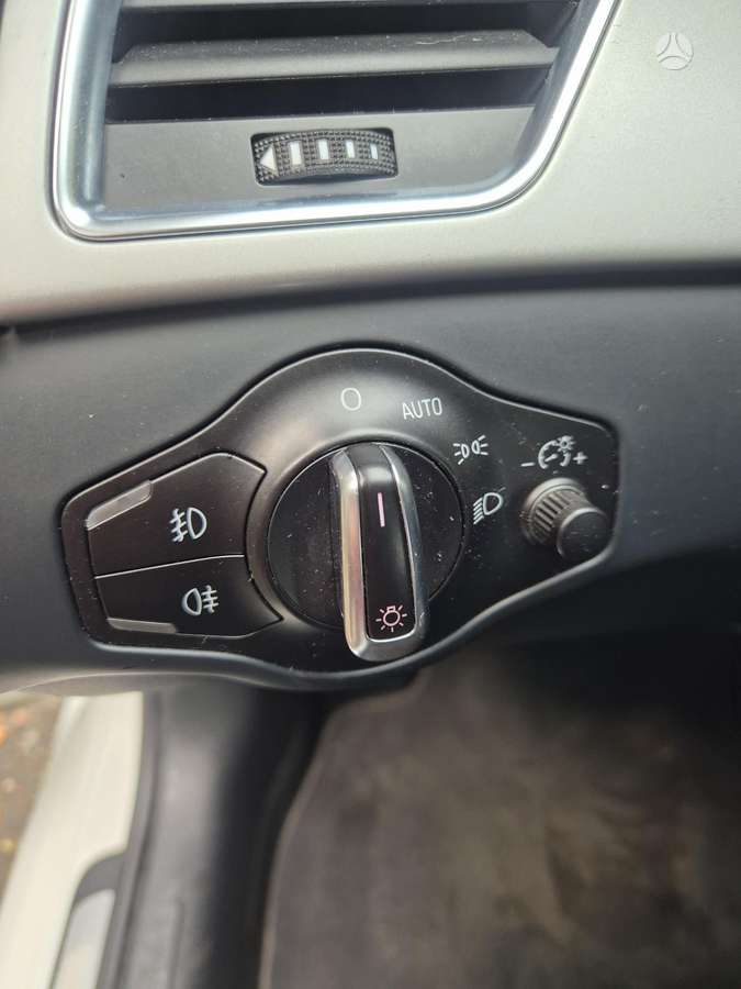 Audi A4 2010 — photo 12