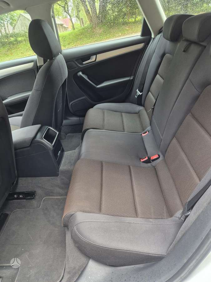 Audi A4 2010 — photo 16