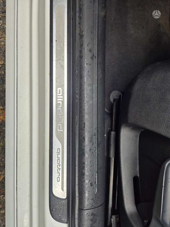 Audi A4 2010 — photo 17