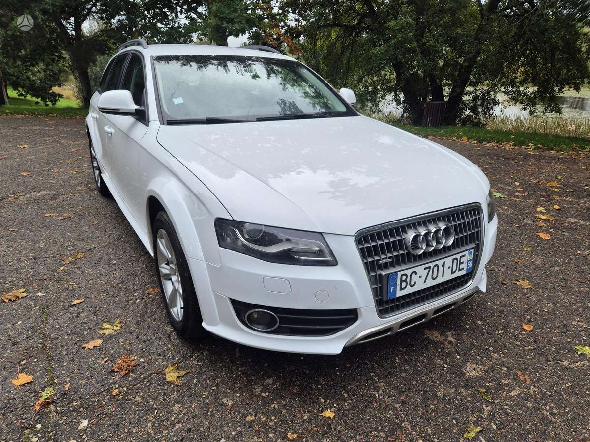 Audi A4 2010 — rear view