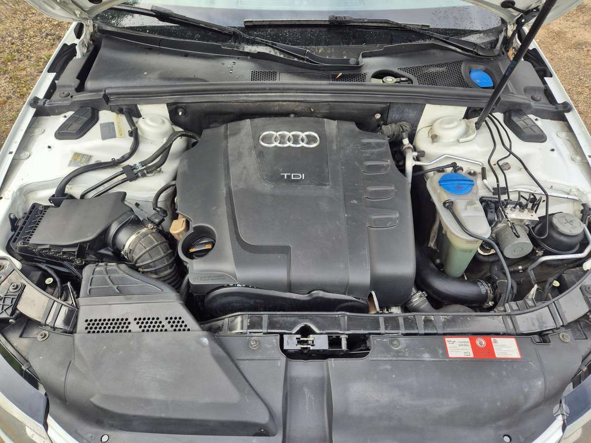 Audi A4 2010 — photo 20