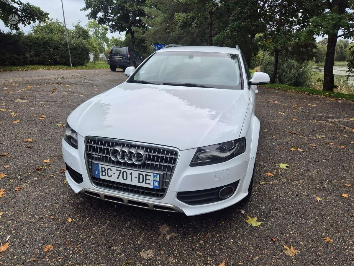 Audi A4 2010 — interior