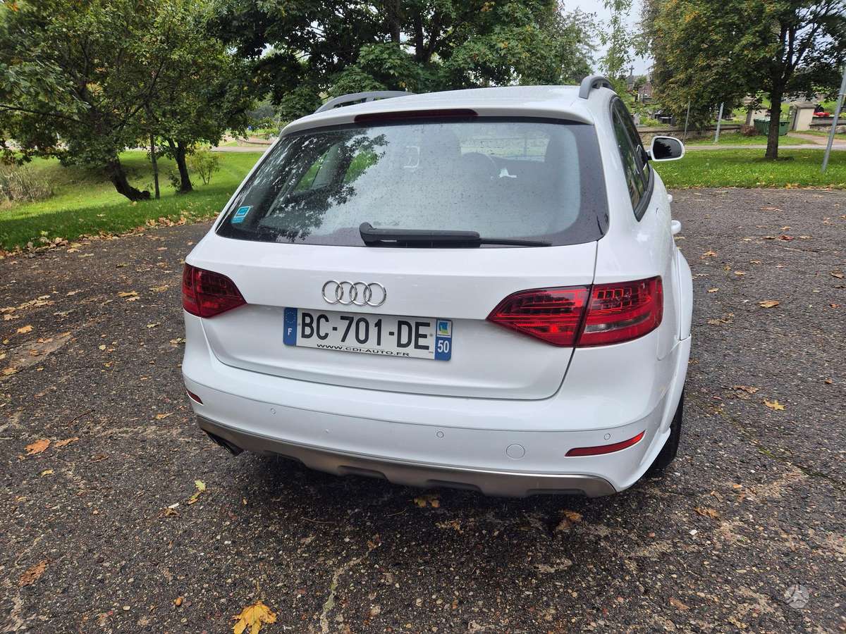 Audi A4 2010 — photo 5