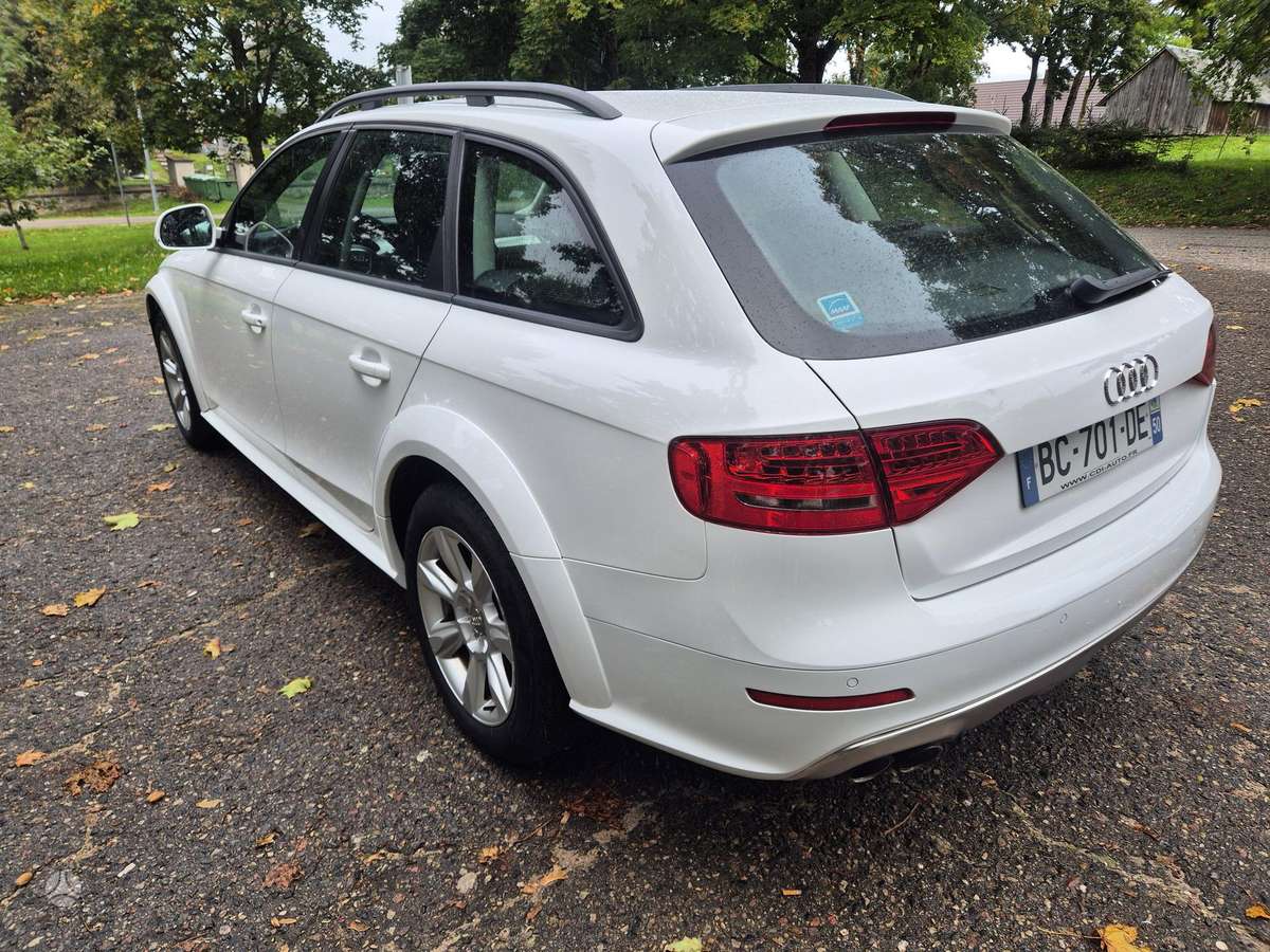Audi A4 2010 — photo 6