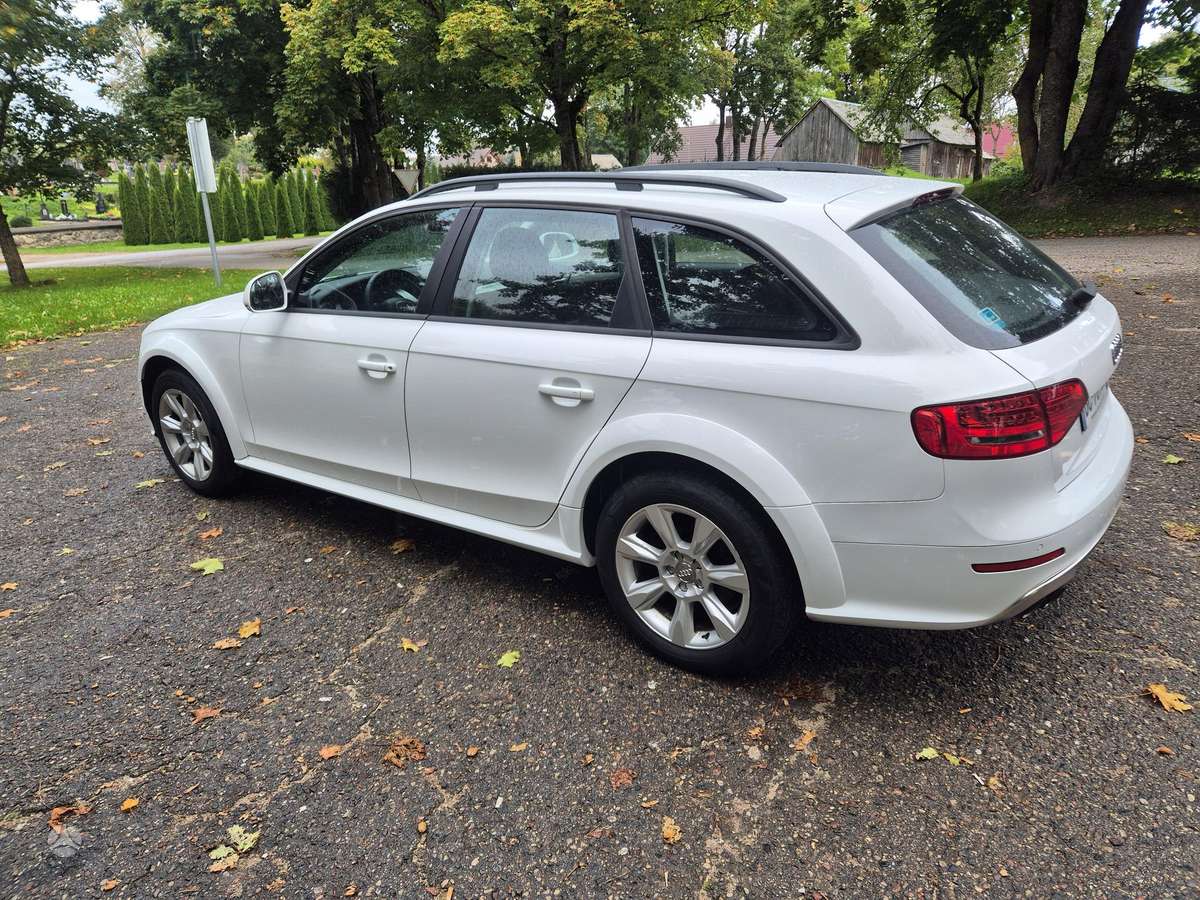 Audi A4 2010 — photo 7