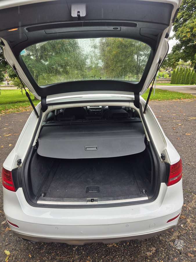 Audi A4 2010 — photo 8