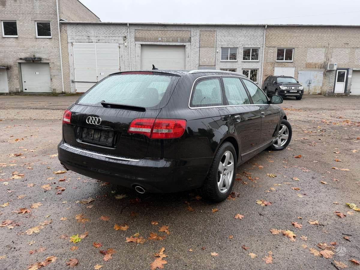 Audi A6 2011 — вигляд ззаду