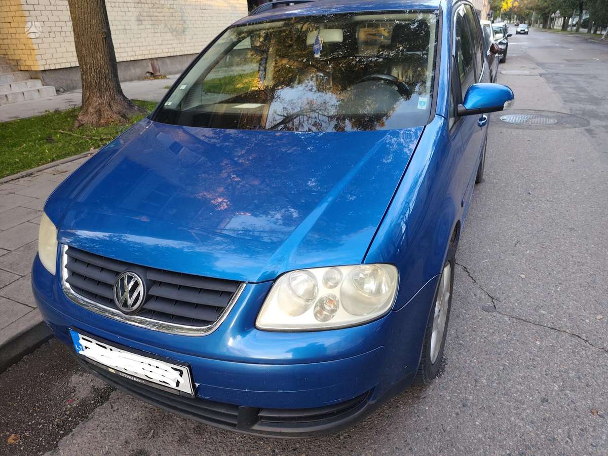 Volkswagen Touran 2004 — вигляд ззаду