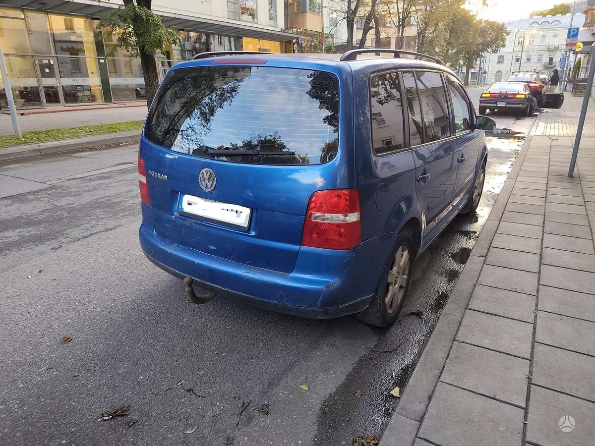 Volkswagen Touran 2004 — салон