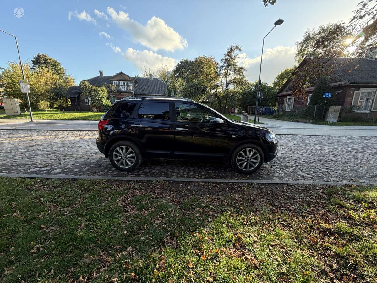 Nissan Qashqai 2010 — салон