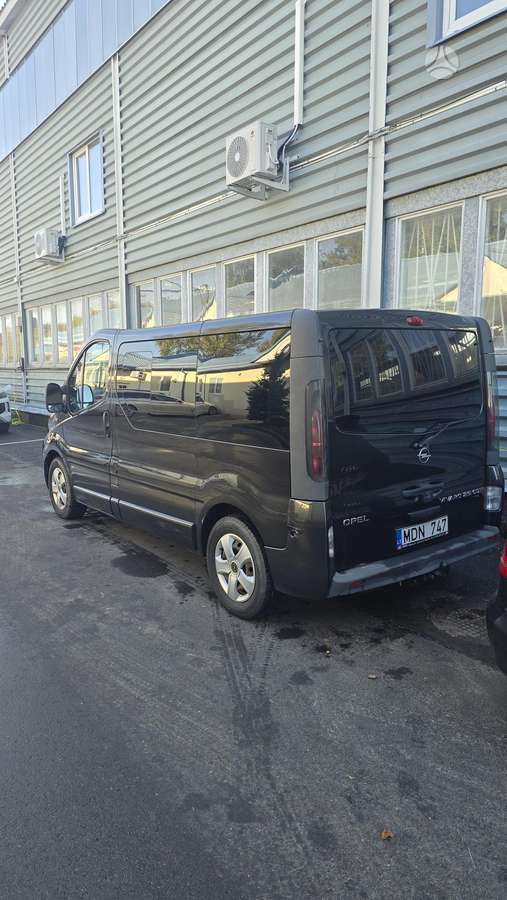 Opel Vivaro 2006 — вигляд ззаду