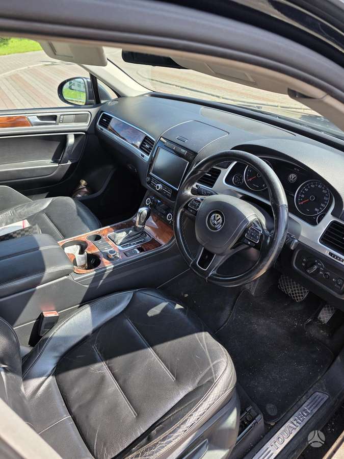 Volkswagen Touareg 2011 — photo 6
