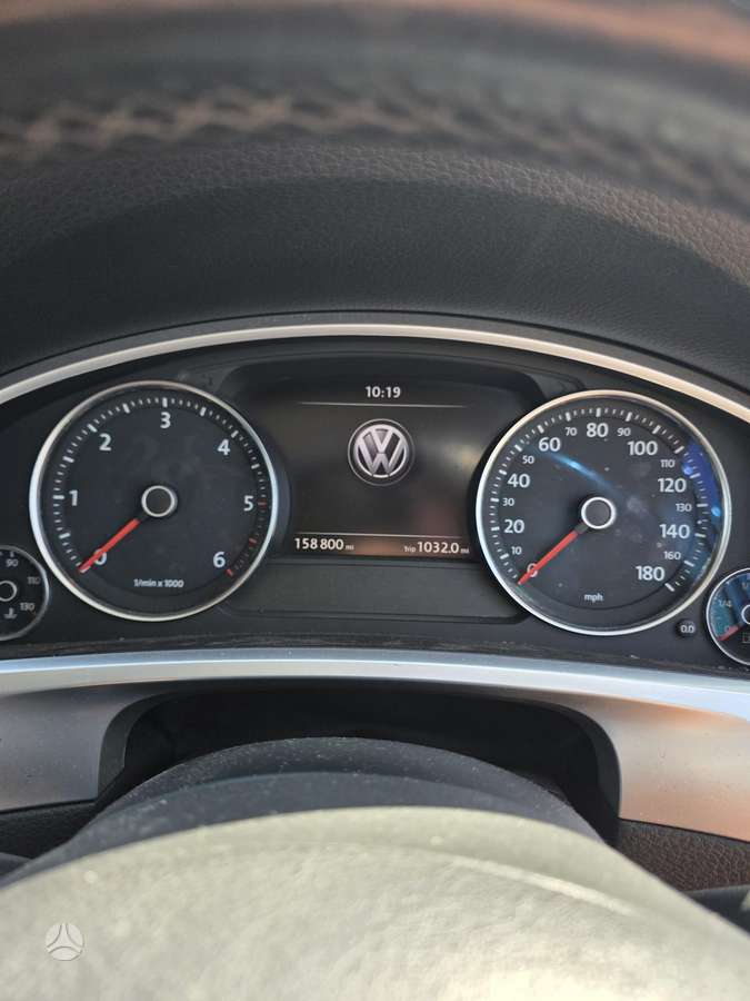Volkswagen Touareg 2011 — photo 7