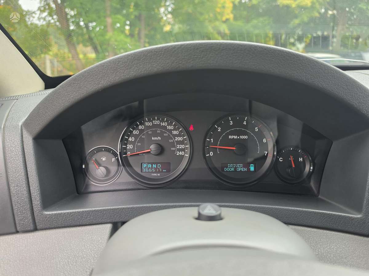 Jeep Grand 2006 — photo 9