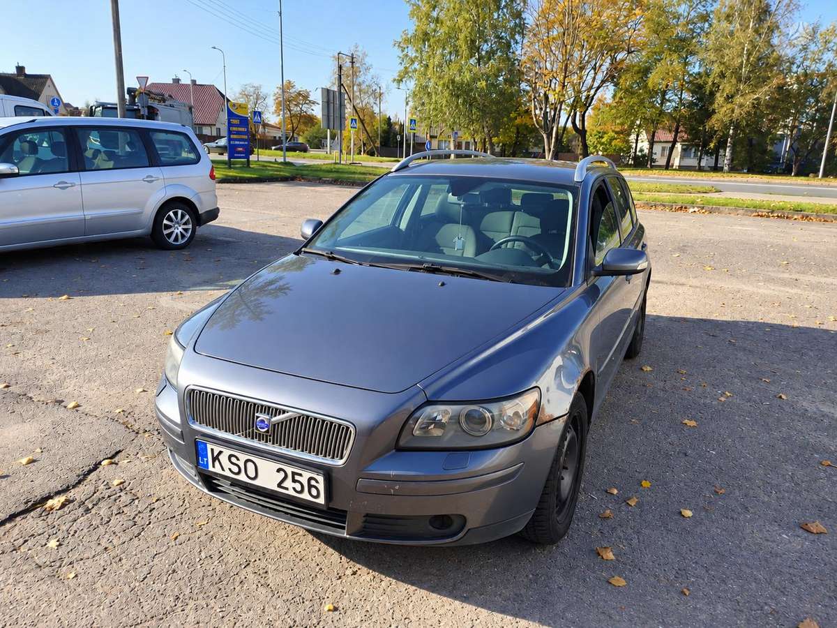 Volvo V50 2006 — салон