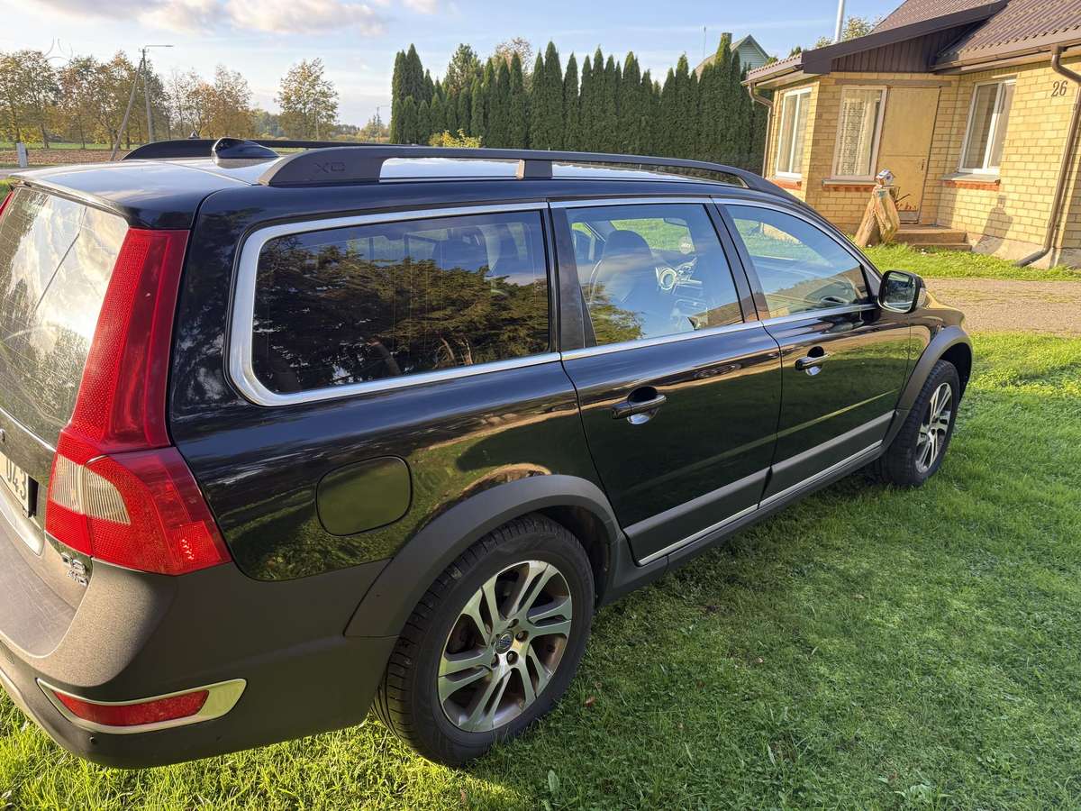 Volvo XC70 2011 — photo 12