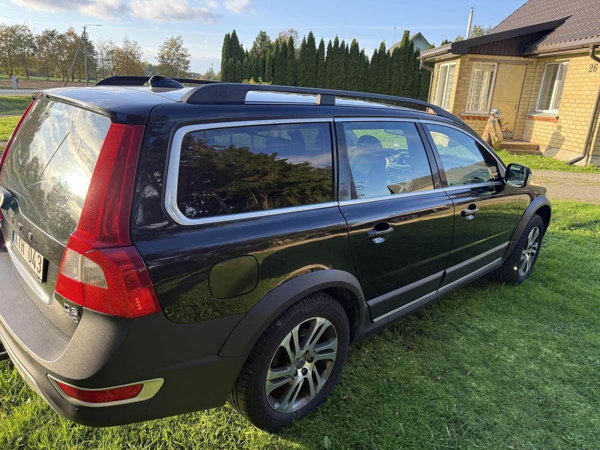 Volvo XC70 2011 — photo 14