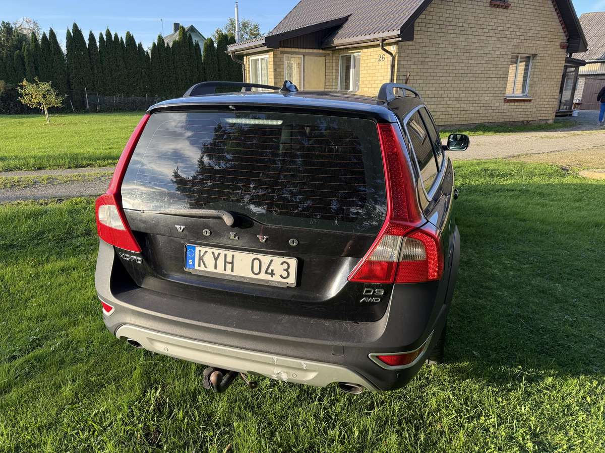 Volvo XC70 2011 — photo 16
