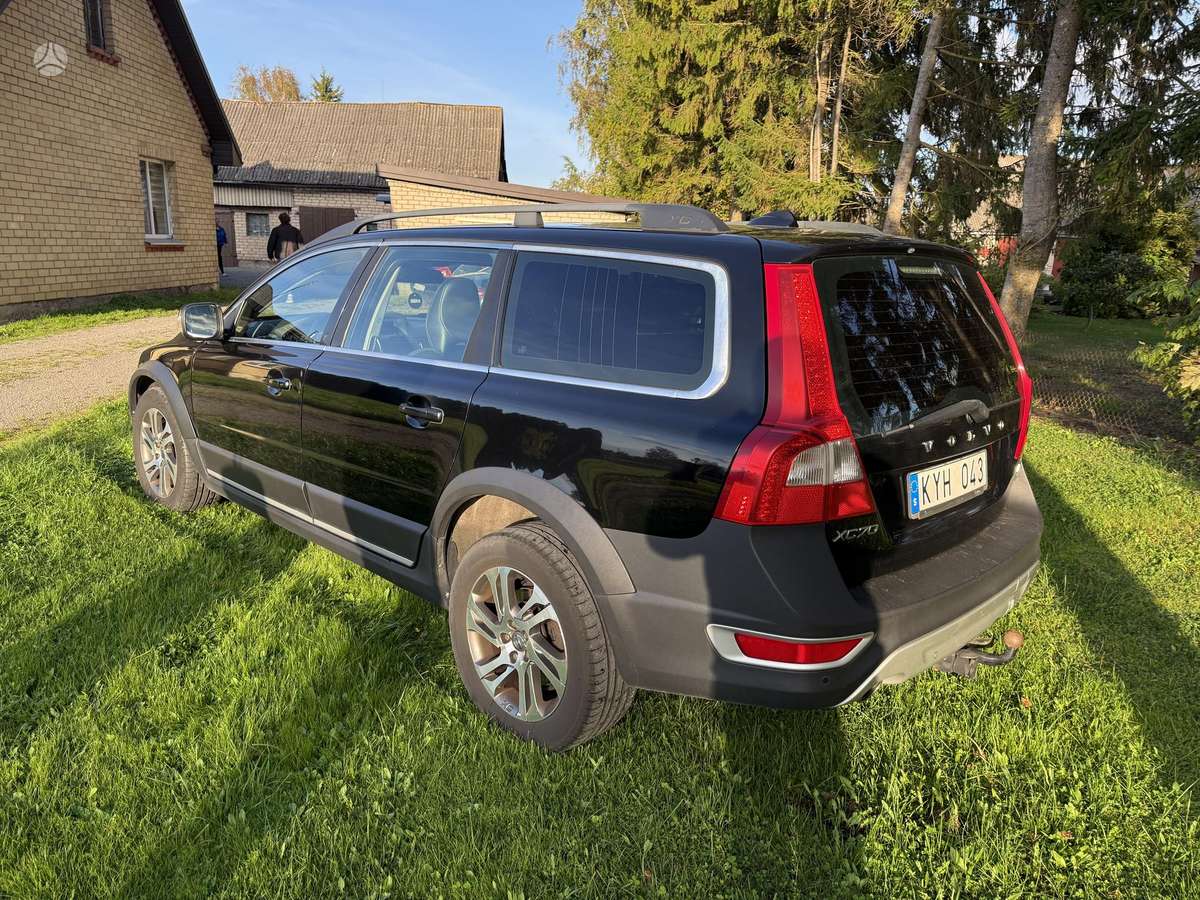 Volvo XC70 2011 — photo 17