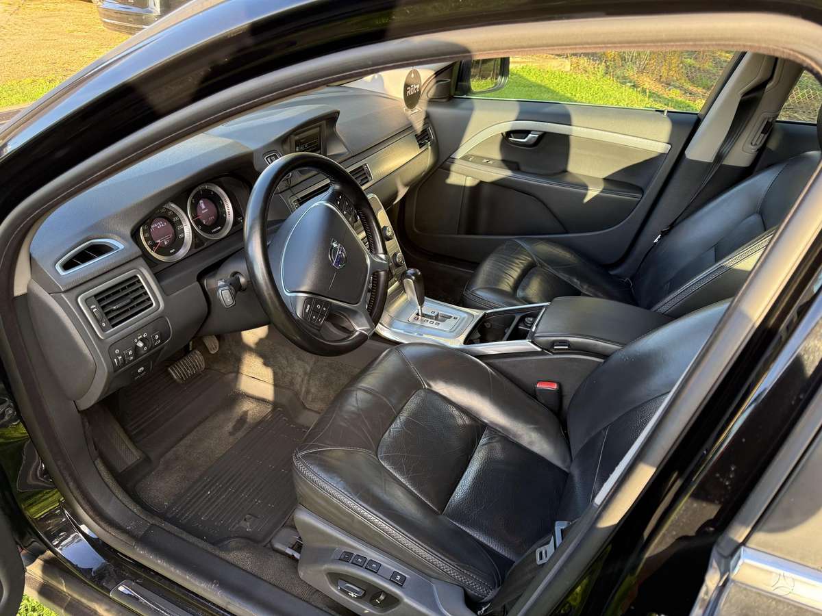 Volvo XC70 2011 — engine 2400 cm³, 163 HP (120kW)