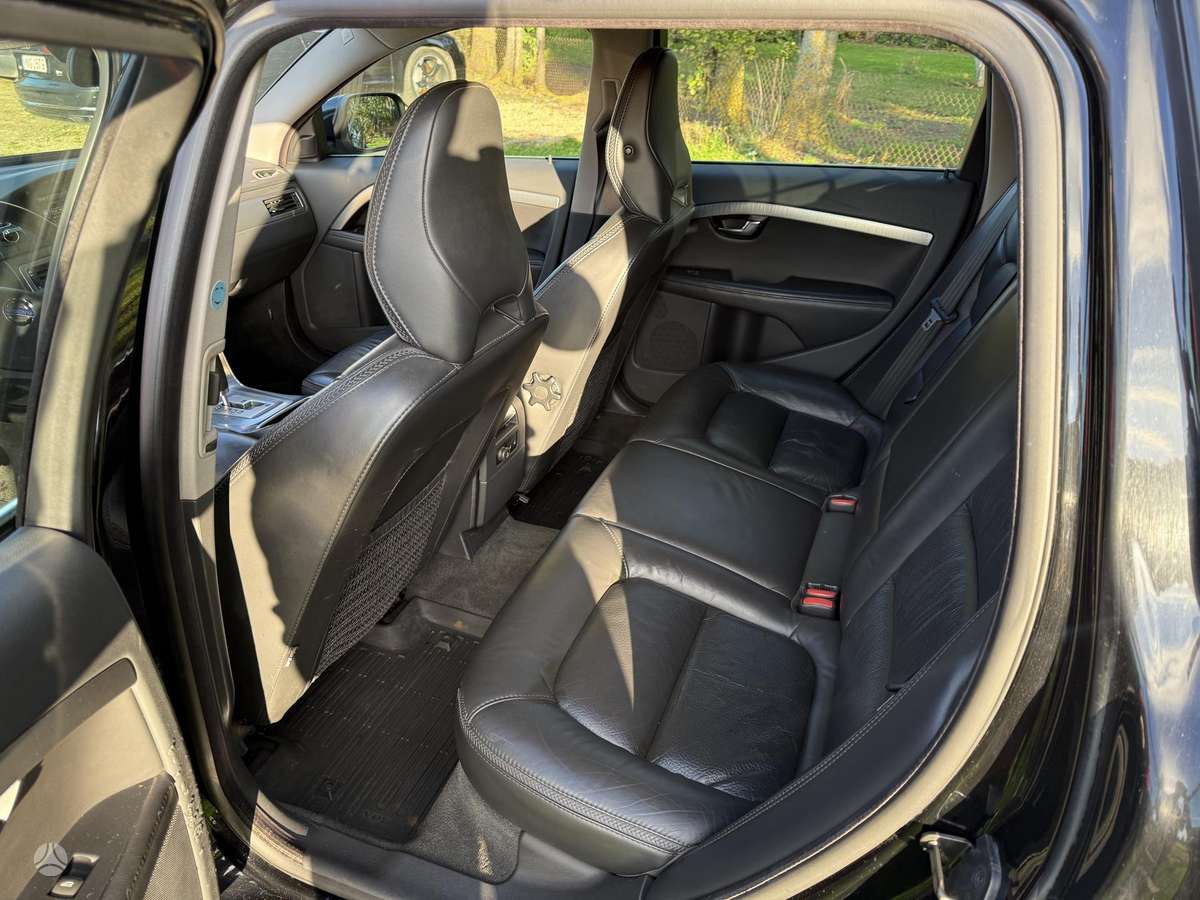 Volvo XC70 2011 — photo 7