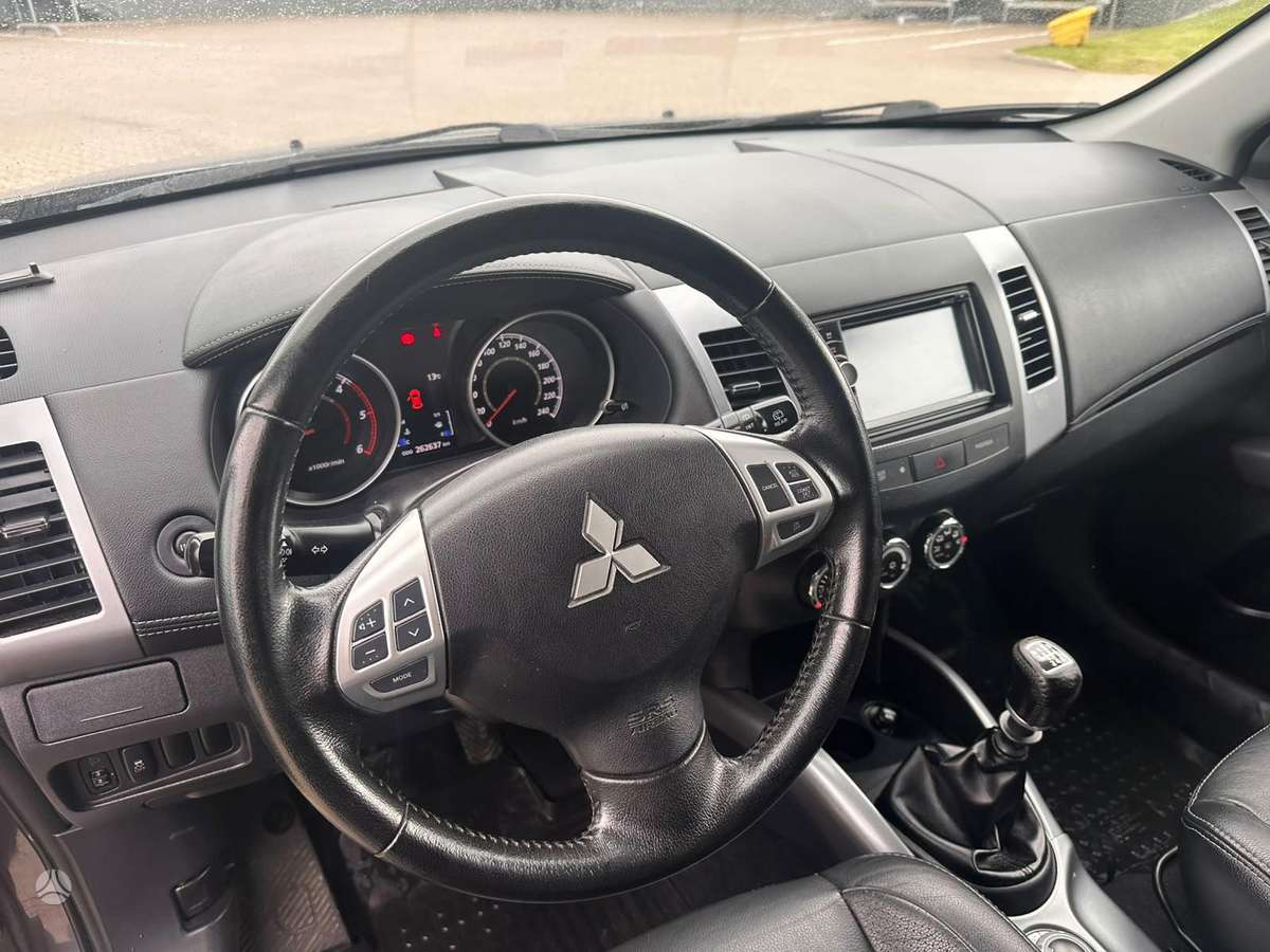 Mitsubishi Outlander 2012 — фото 14