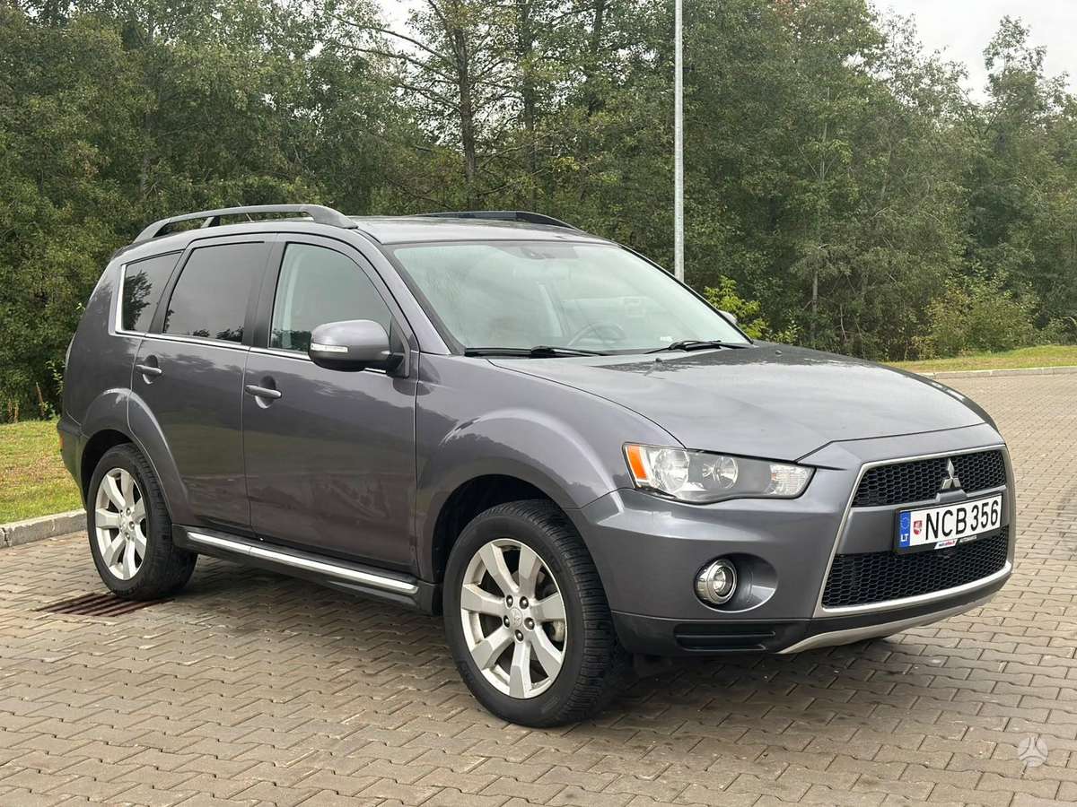 Mitsubishi Outlander 2012 — вигляд ззаду