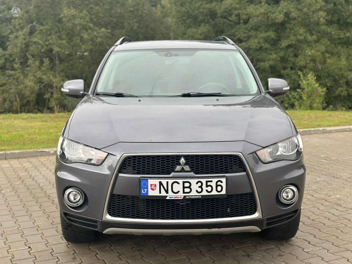 Mitsubishi Outlander 2012 — салон