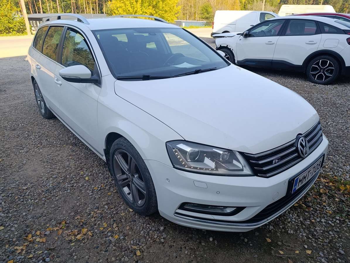Volkswagen Passat 2013 — interior