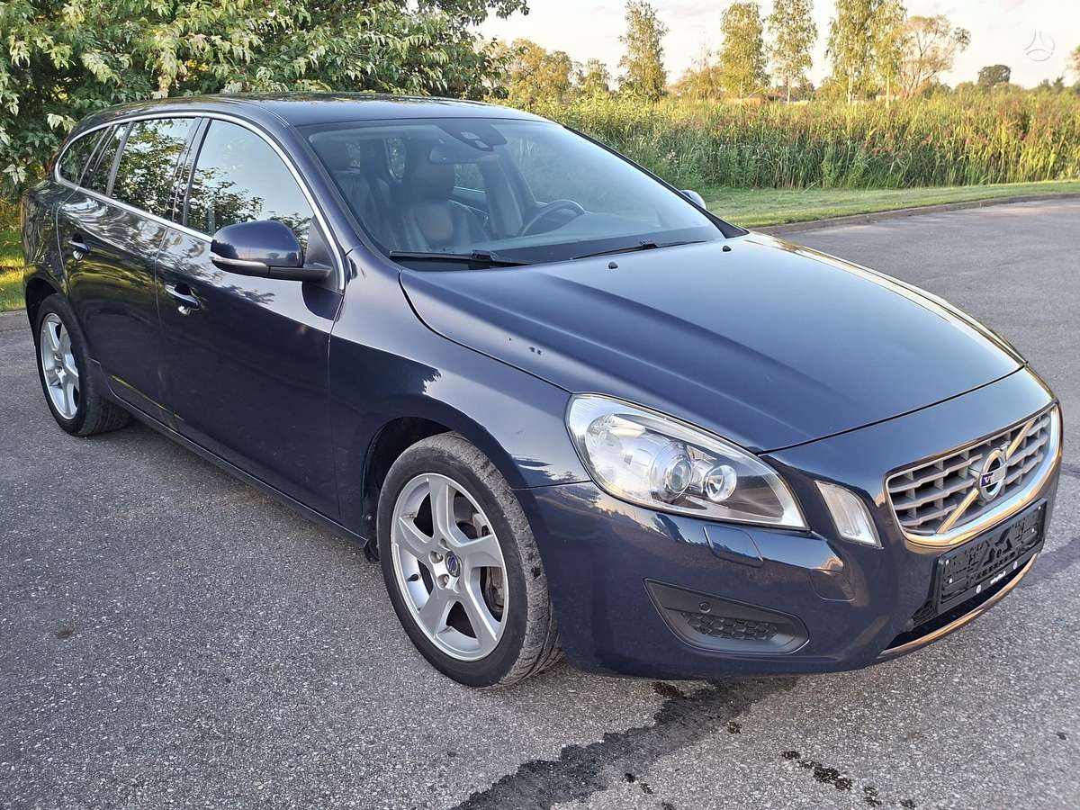 Volvo V60 2013 — вигляд ззаду