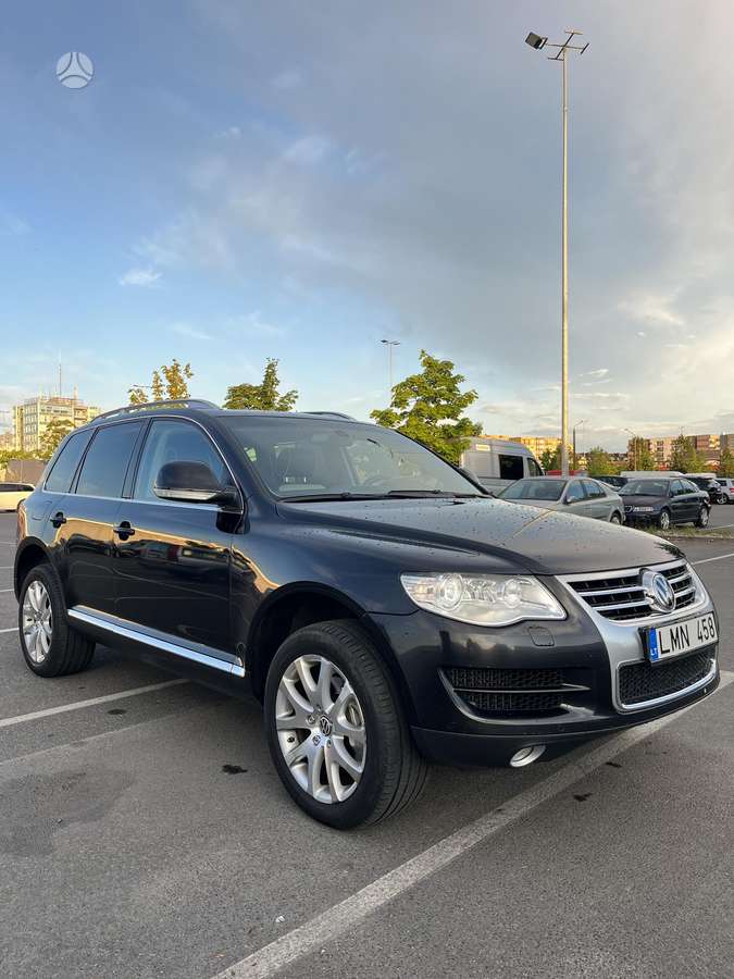 Volkswagen Touareg 2009 — вигляд ззаду